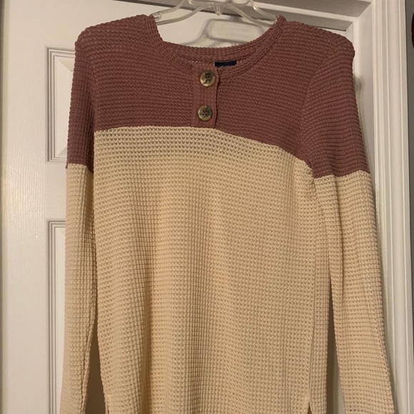 Daytrip Tops - i’m selling this super cute sweater